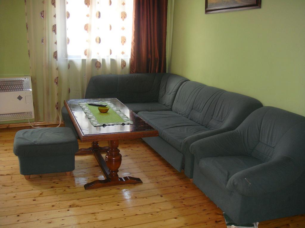 באטומי Guest House Quiet Home מראה חיצוני תמונה